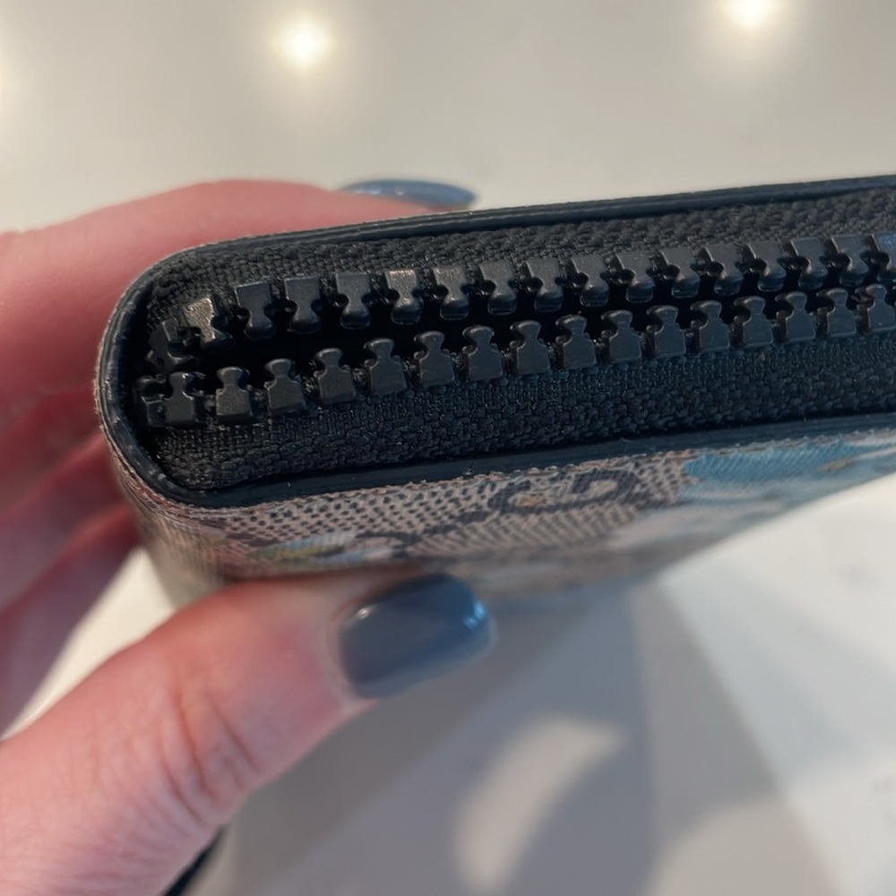Beautiful Authentic Gucci Bloom Wallet View 6